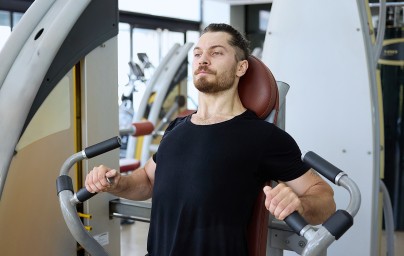 trening na maszynach czy ćwiczenia z masą ciała