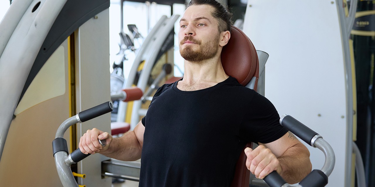 trening na maszynach czy ćwiczenia z masą ciała